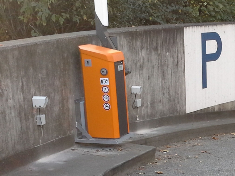 Schrankenanlage Tiefgarage - mit Wandkonsole - Preiser Technik