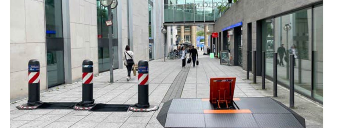 Mobiler RoadBlocker M30 in Kombination mit Oktablocks zur Absicherung einer Fußgängerzone